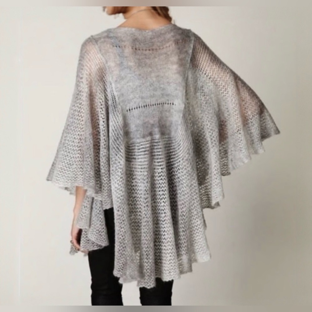 FREE PEOPLE DREAMY PONCHO WOMENS MEDIUM Excellent Pre-Owned Condition - Picture 2 of 4